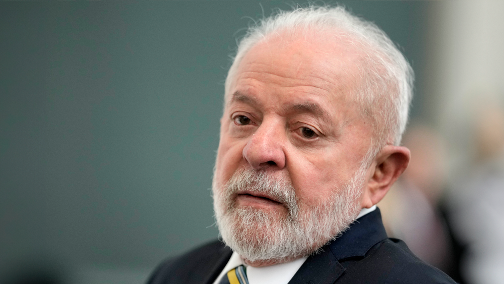 ARCHIVO - El presidente brasileño Luiz Inácio Lula da Silva llega a una reunión entre los gobiernos de Alemania y Brasil el lunes 4 de diciembre de 2023, en la Cancillería de Berlín, Alemania. (AP Foto/Markus Schreiber, Archivo)