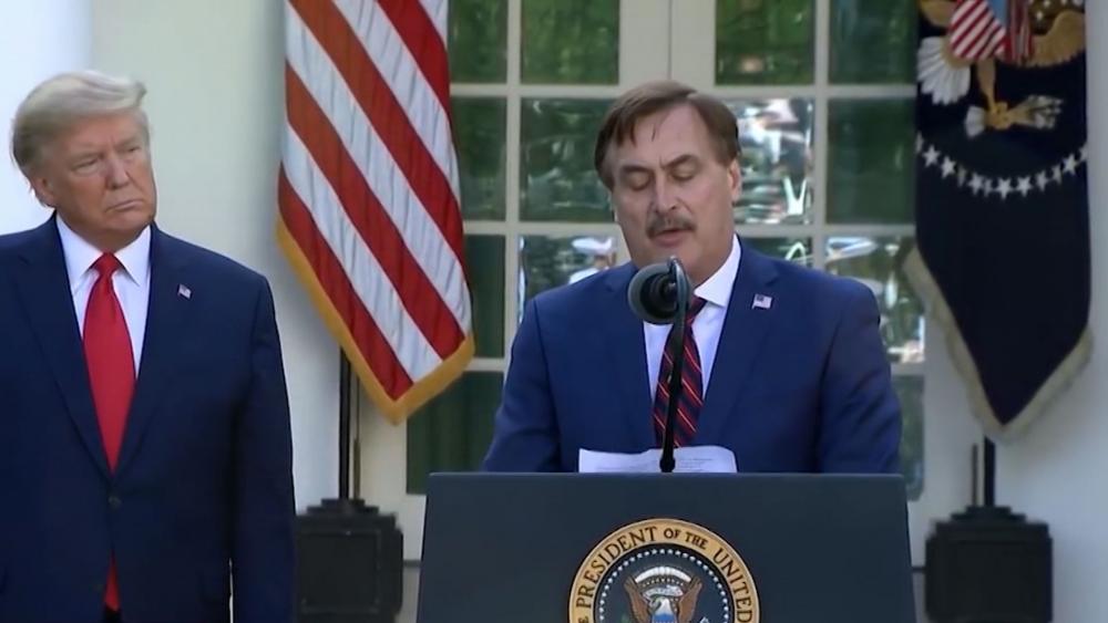 My Pillow CEO Mike Lindell joins President Trump at the White House  