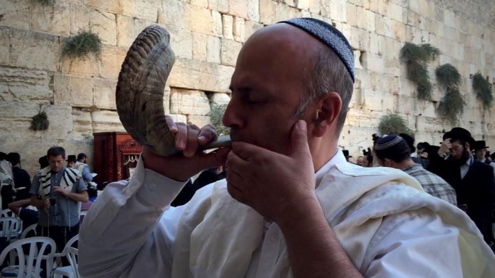 Blowing the shofar in Jerusalem