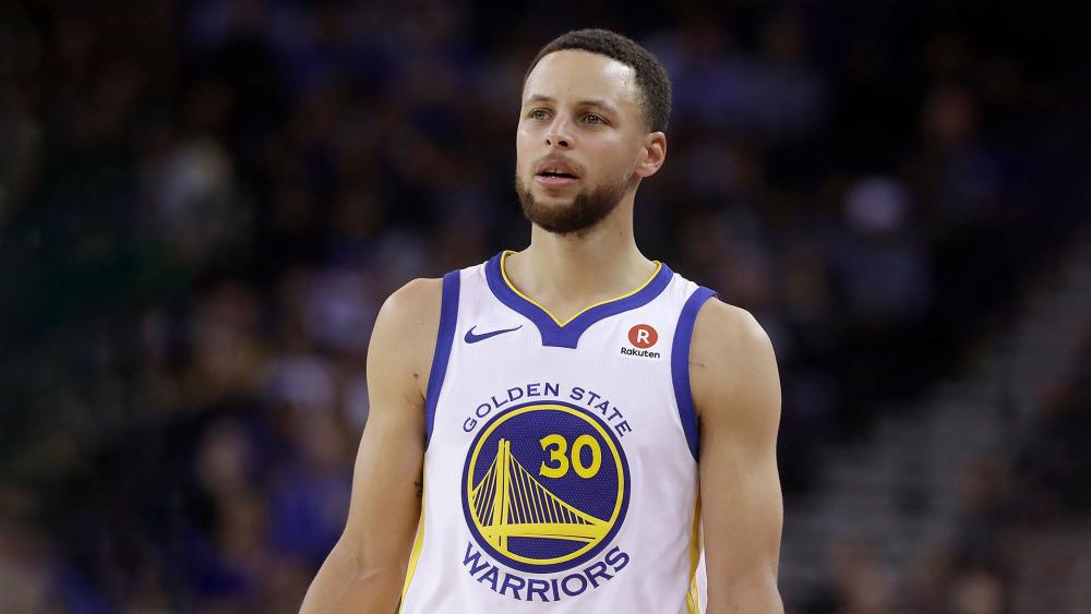 Stephen Curry breaks Ray Allen's record to become NBA's all-time leader in 3 -pointers made, NBA News