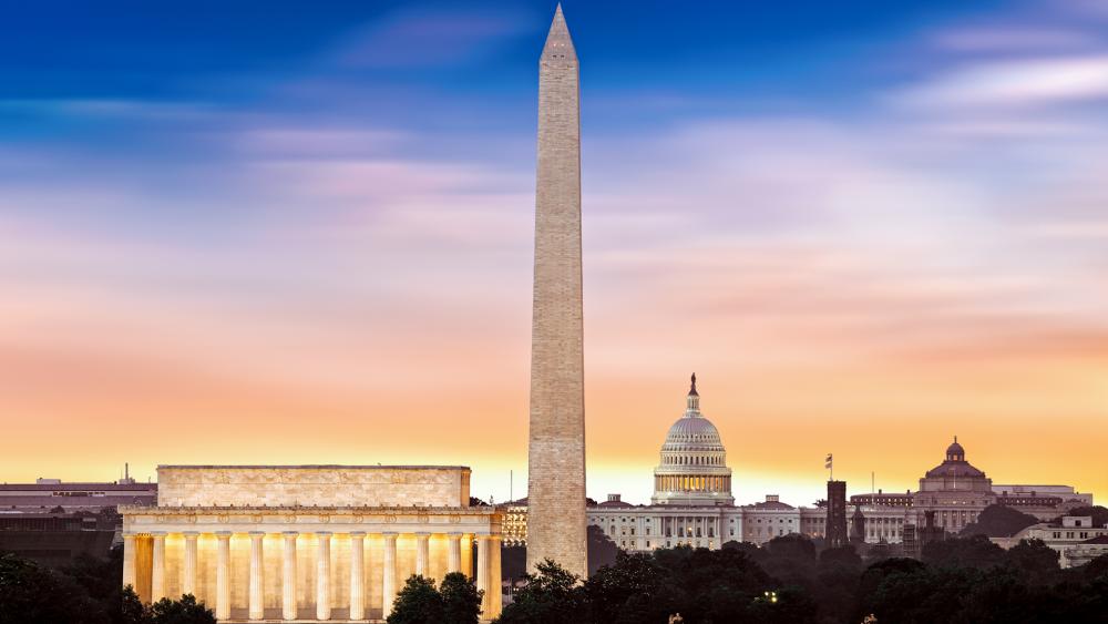 Sunrise over Washington, DC with the Washington Monument in the middle (Adobe Stock photo)