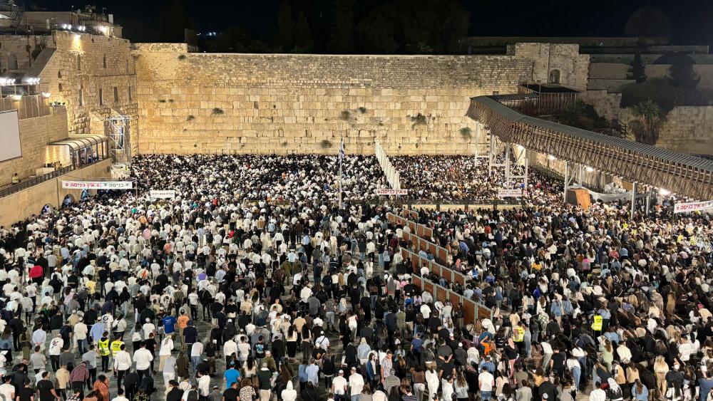 A record number of worshippers attended the Selichot services at the Western Wall during the month of repentance leading up to Yom Kippur. Photo Credit: The Western Wall Heritage Foundation.