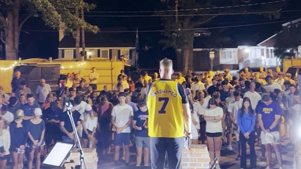 wgr1177frathouserevival_hdv.jpg wgr1177frathouserevival_hdv.jpg