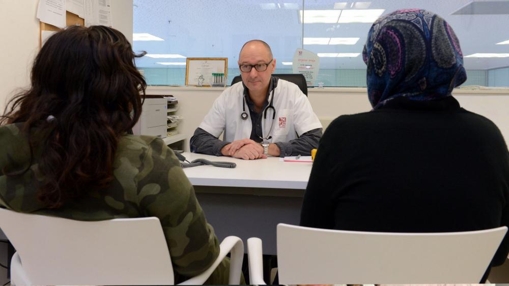 K. and his mother in conversation with Dr. Israel Einstein, Director of the Kidney Transplant Service for Children at Rambam Medical Center. Credit: RMC K. and his mother in conversation with Dr. Israel Einstein, Director of the Kidney Transplant Service for Children at Rambam Medical Center. Credit: RMC