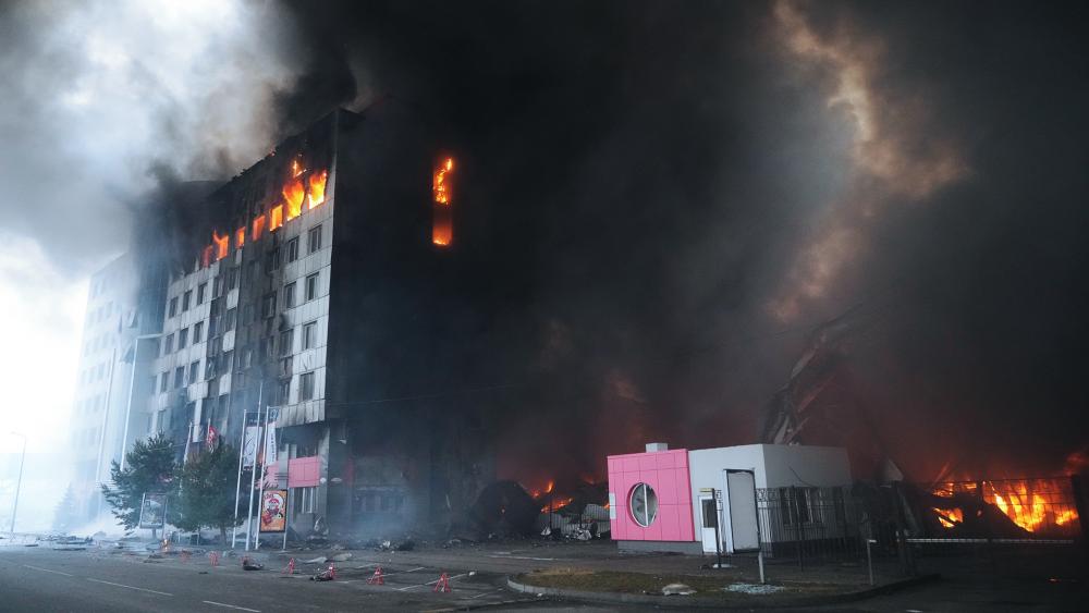 A building burns after shelling in Kyiv, Ukraine, Thursday, March 3, 2022. Russian forces have escalated their attacks on crowded cities in what Ukraine&#039;s leader called a blatant campaign of terror. (AP Photo/Efrem Lukatsky)